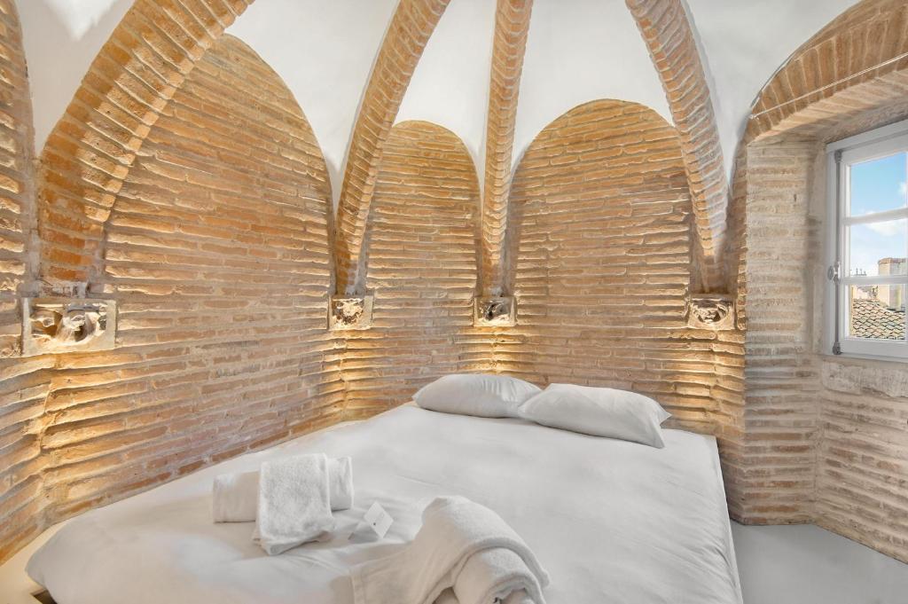Posteľ alebo postele v izbe v ubytovaní La Tour du Capitole, cocoon insolite dans Toulouse