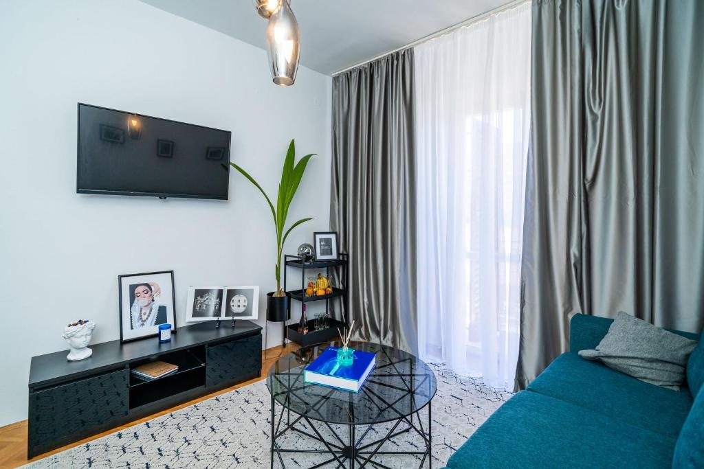 TV a/nebo společenská místnost v ubytování Apartment House of Artichoke with amazing sea view, Dubrovnik