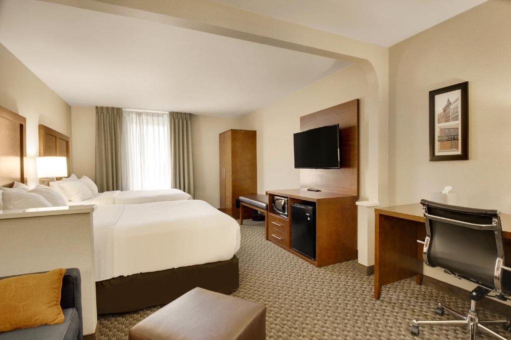 Comfort Inn Airport - 