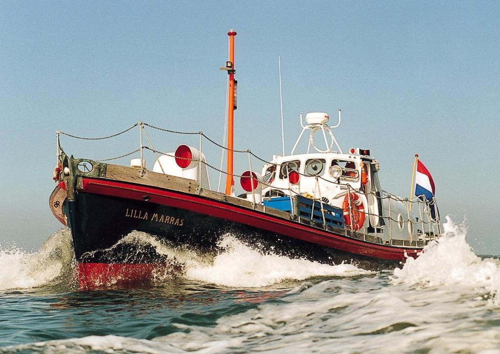 Gallery image of Reddingsboot Harlingen Boat in Harlingen