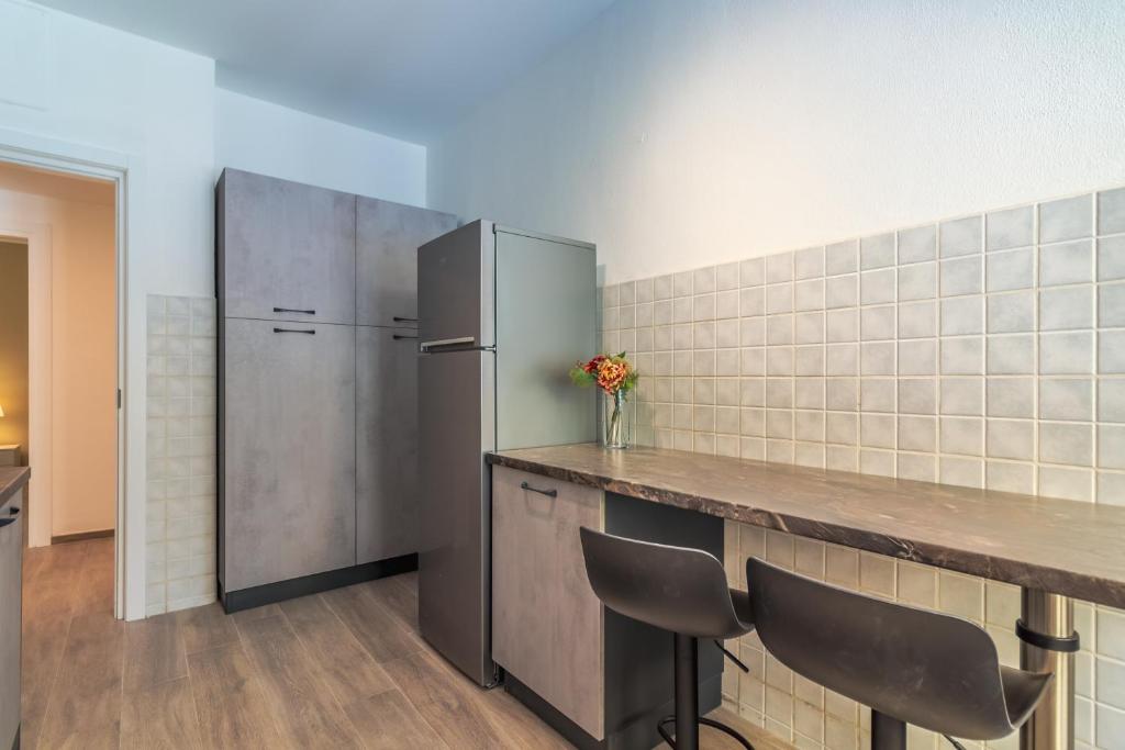 A kitchen or kitchenette at CASA VERA Tra storia, mare e comodità