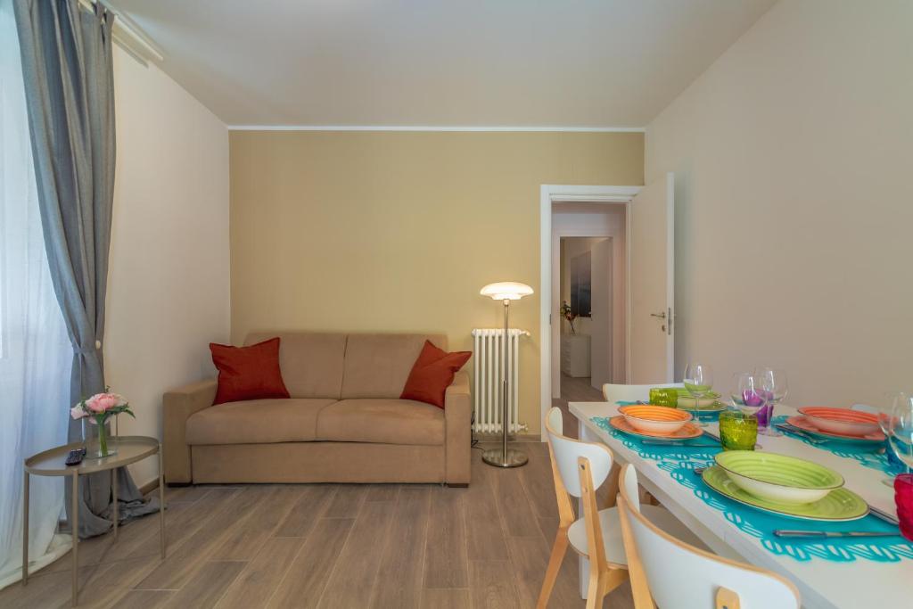 A seating area at CASA VERA Tra storia, mare e comodità