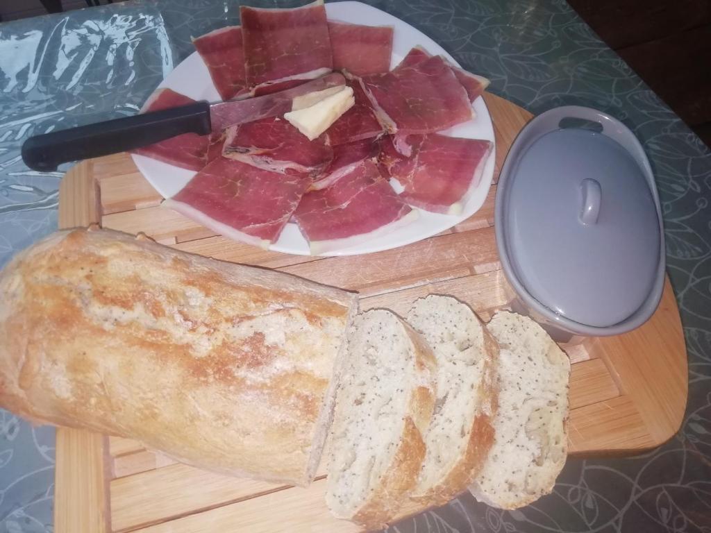 Jedlo v ubytovaní bed & breakfast alebo blízkom okolí