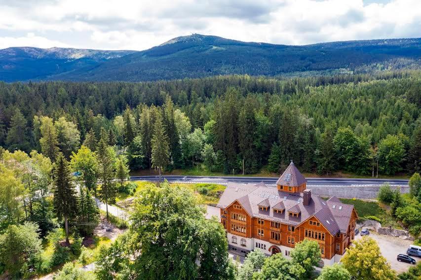 an aerial view of a large house in the woods at Trevilles Art-Deco Józefina in Szklarska Poręba