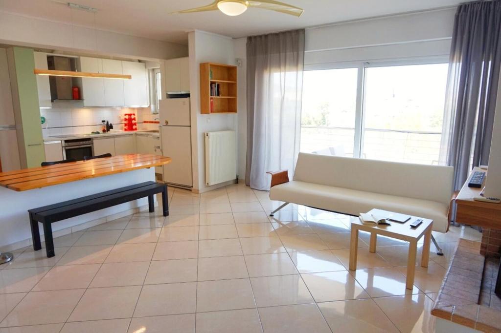 Kuchyň nebo kuchyňský kout v ubytování Piraeus Bright Apt