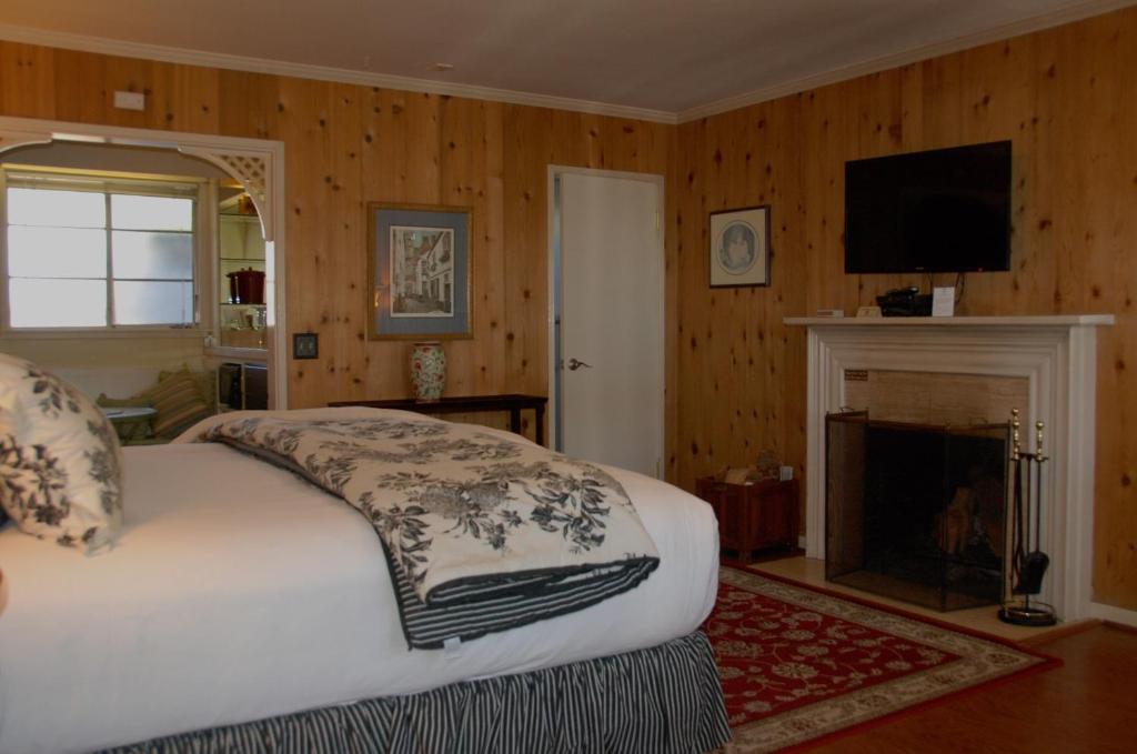 Carmel Garden Inn - Rey Suite