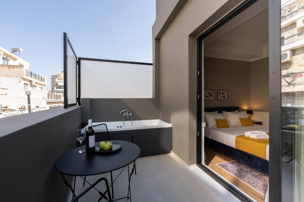 Balkón nebo terasa v ubytování Pure Hotel by Athens Prime Hotels