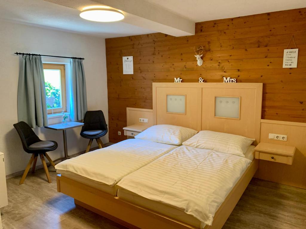 Postel nebo postele na pokoji v ubytování Pension Obwiesen