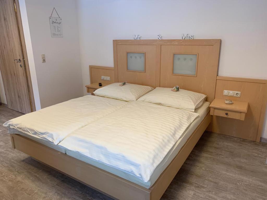 Postel nebo postele na pokoji v ubytování Pension Obwiesen