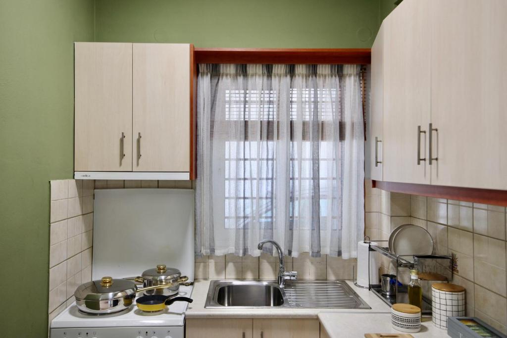 Μικρό διαμέρισμα της Αγγελικής με αυλή και parking, Καλαμάτα – Ενημερωμένες  τιμές για το 2024