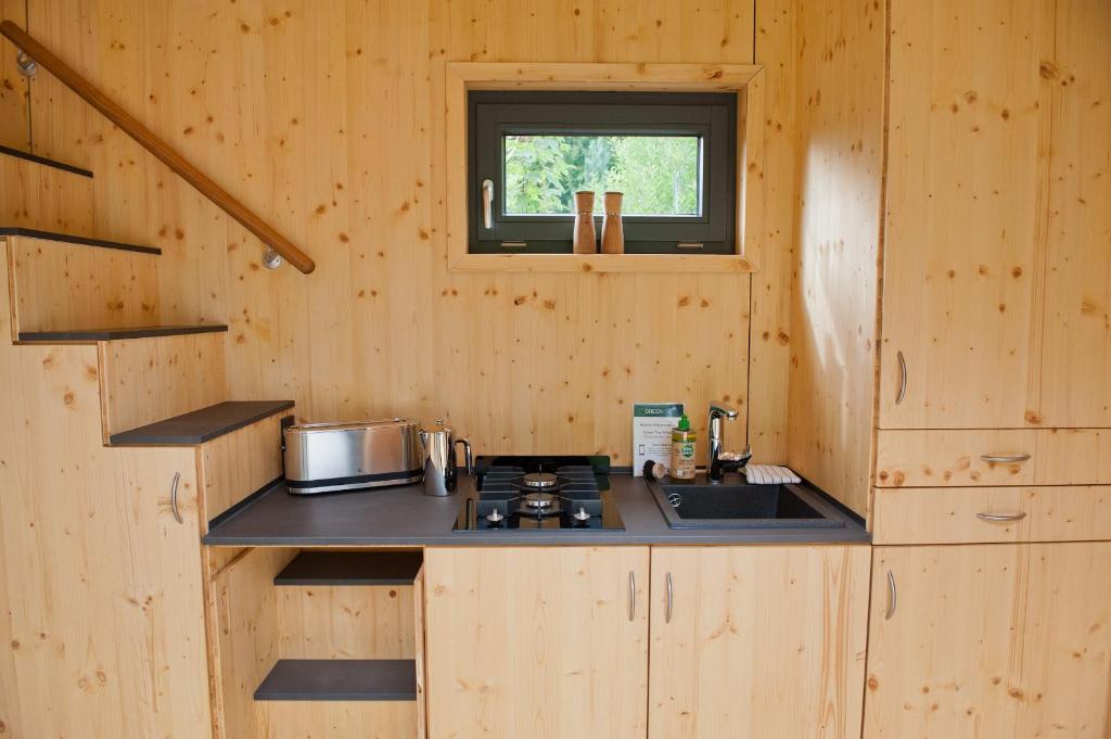 Kuchyň nebo kuchyňský kout v ubytování Tiny House Nature 12 - Green Tiny Village Harz