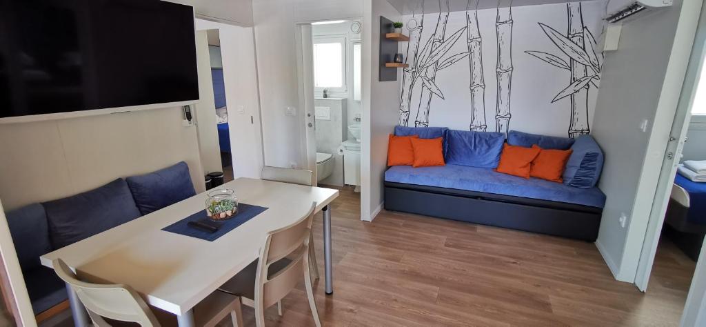 Posedenie v ubytovaní Mobile home KMZ