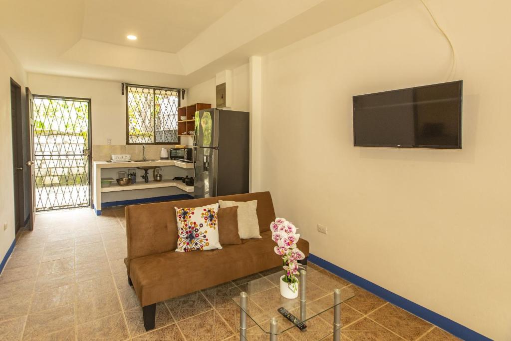 Armonia #6 Spacious Beachside 2BR Apartment in the Heart of Coco
