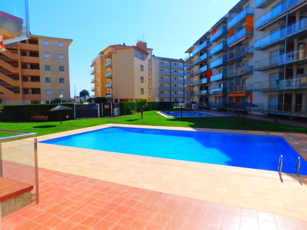 Bazén v ubytovaní GMID IMMO A222 Gregal Piso 2 habitaciones, parking y piscina alebo v jeho blízkosti
