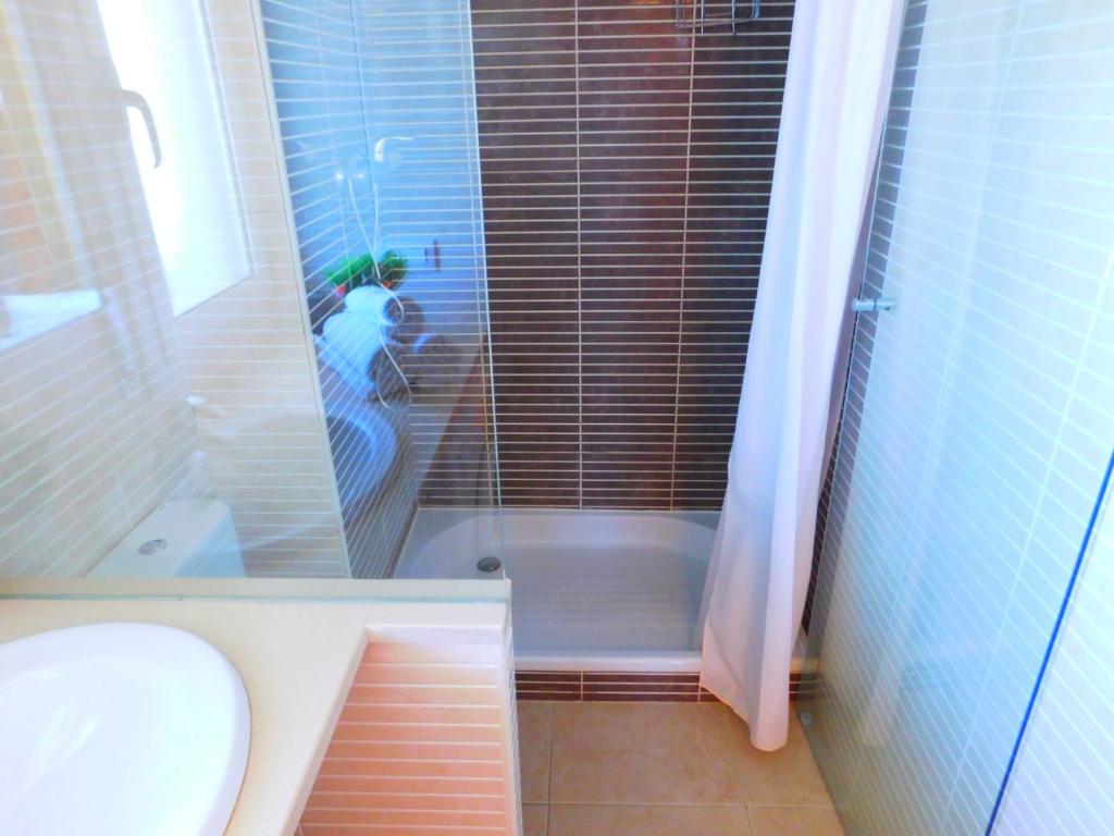 Kúpeľňa v ubytovaní GMID IMMO A222 Gregal Piso 2 habitaciones, parking y piscina