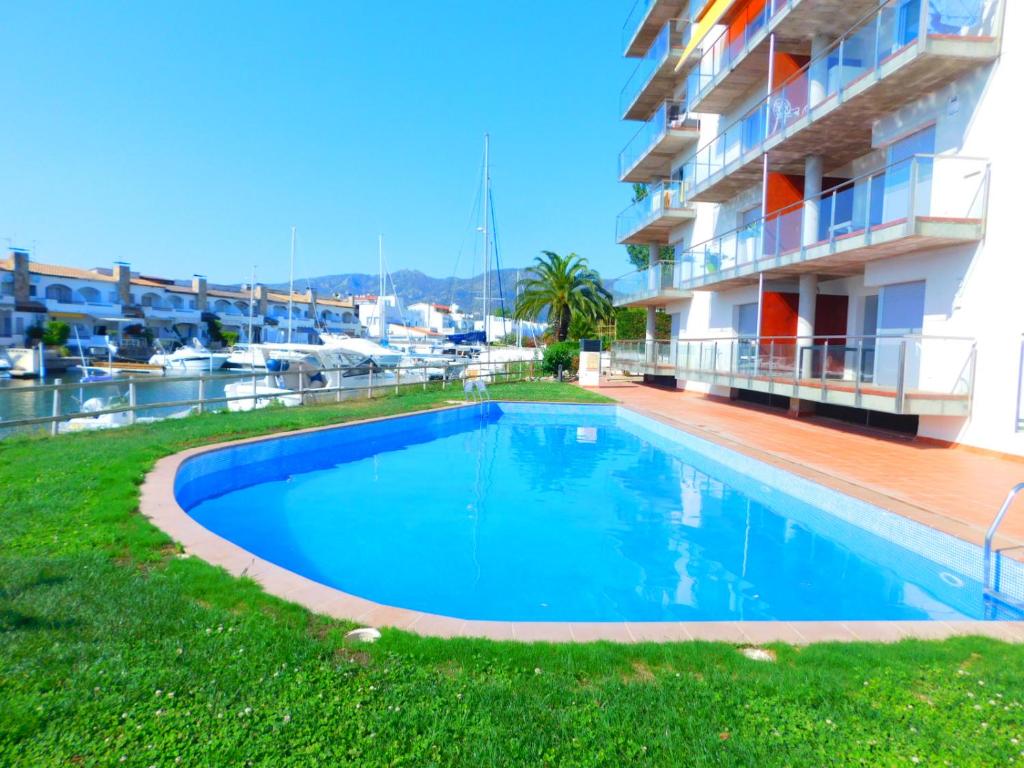 Bazén v ubytovaní GMID IMMO A222 Gregal Piso 2 habitaciones, parking y piscina alebo v jeho blízkosti