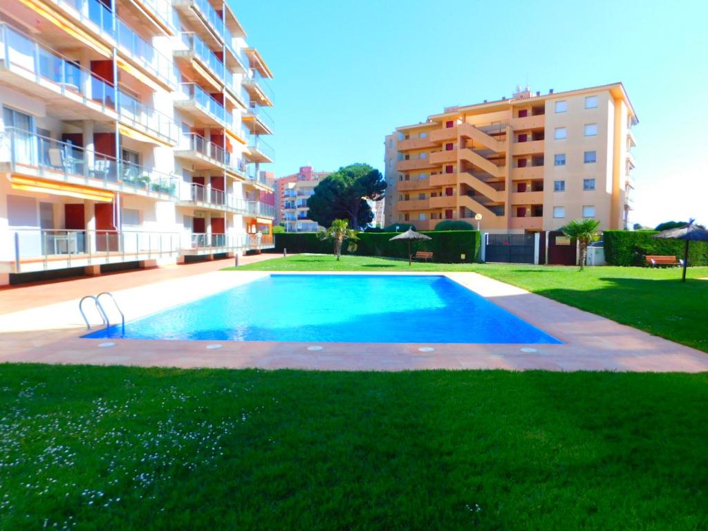 Bazén v ubytovaní GMID IMMO A222 Gregal Piso 2 habitaciones, parking y piscina alebo v jeho blízkosti