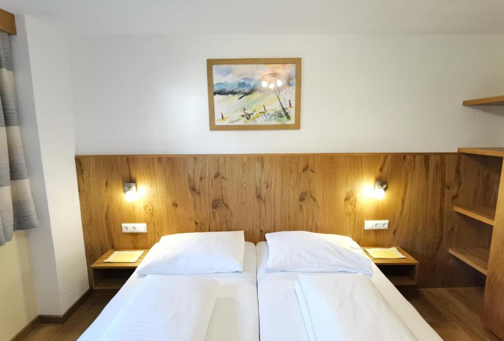 Postel nebo postele na pokoji v ubytování Gästehaus Scherl