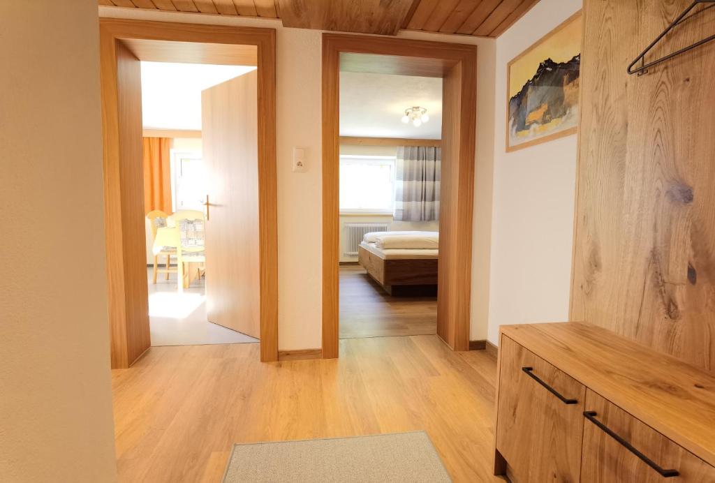 Postel nebo postele na pokoji v ubytování Gästehaus Scherl