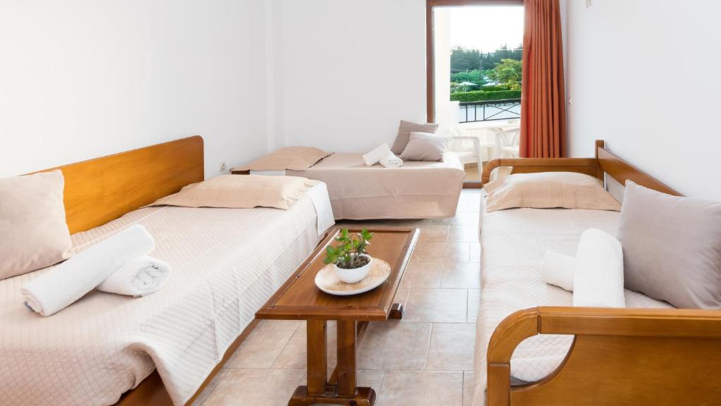 Postel nebo postele na pokoji v ubytování Goudelis Apartments