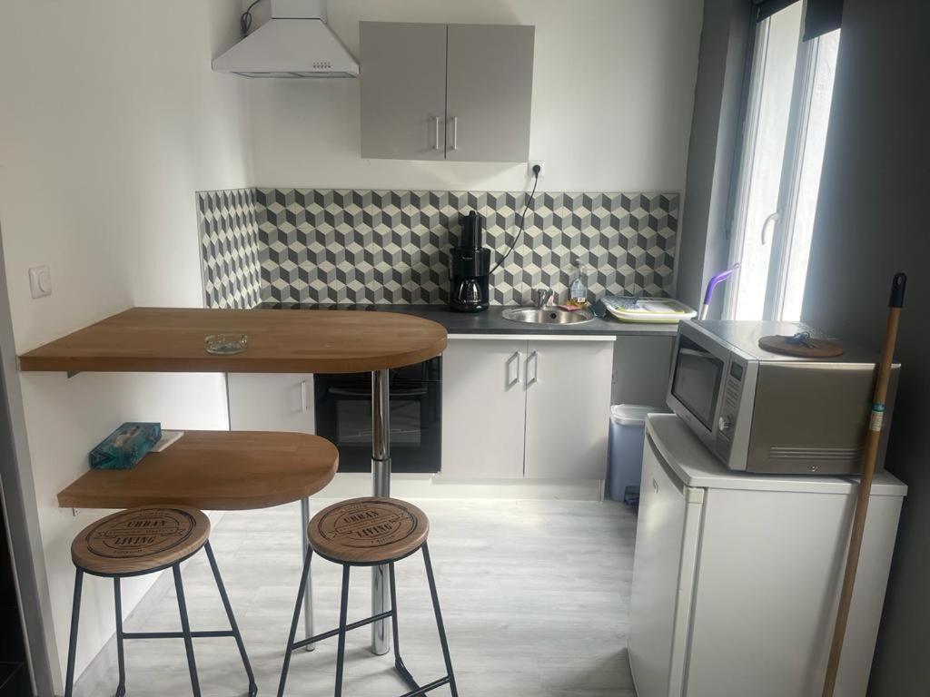 Kuhinja ili čajna kuhinja u objektu Appartement Dieppe proche centre ville