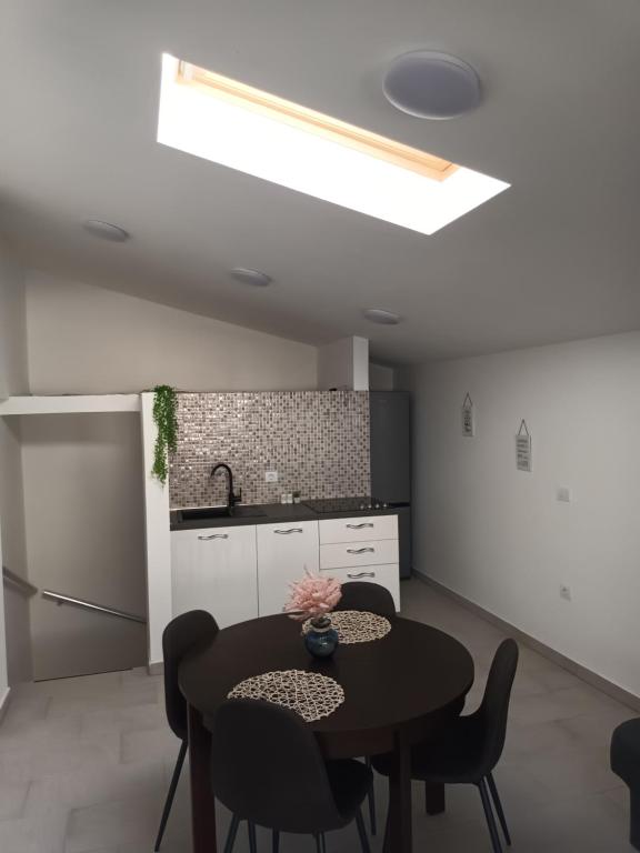Kuchnia lub aneks kuchenny w obiekcie Apartment penthouse & apartment studio Franci