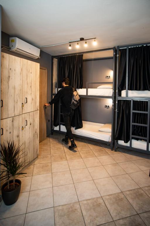 Postel nebo postele na pokoji v ubytování Bedway Athens Hostel