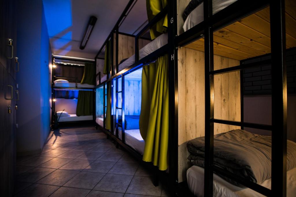 Postel nebo postele na pokoji v ubytování Bedway Athens Hostel