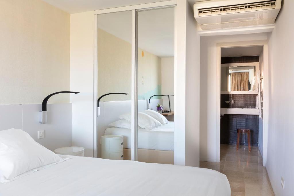Postel nebo postele na pokoji v ubytování Hotel Alcyon