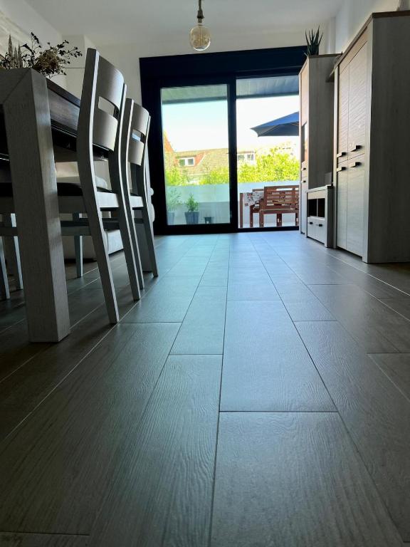 Kuchyňa alebo kuchynka v ubytovaní Apartamento praia Canelas