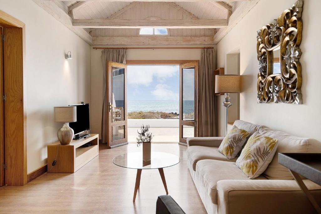 a living room with a couch and a table at Welling in Punta Mujeres