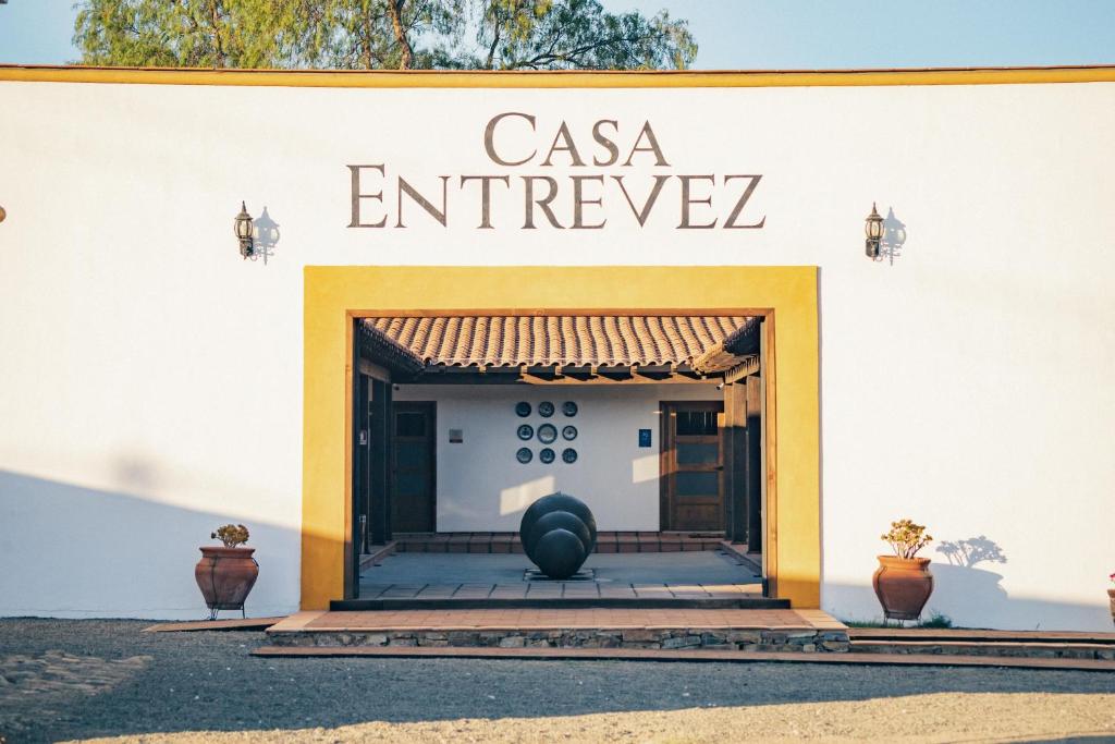 a building with the entrance to a casa entrance at Casa Entrevez in Valle de Guadalupe