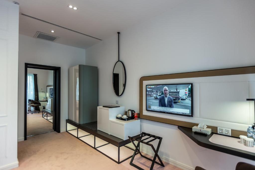 TV a/nebo společenská místnost v ubytování Ivy Garden Hotel Baku