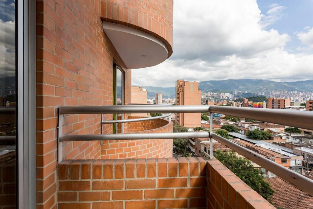 Large 3 bedroom Condo near Poblado w Free Parking, Medellín (updated prices 2024)