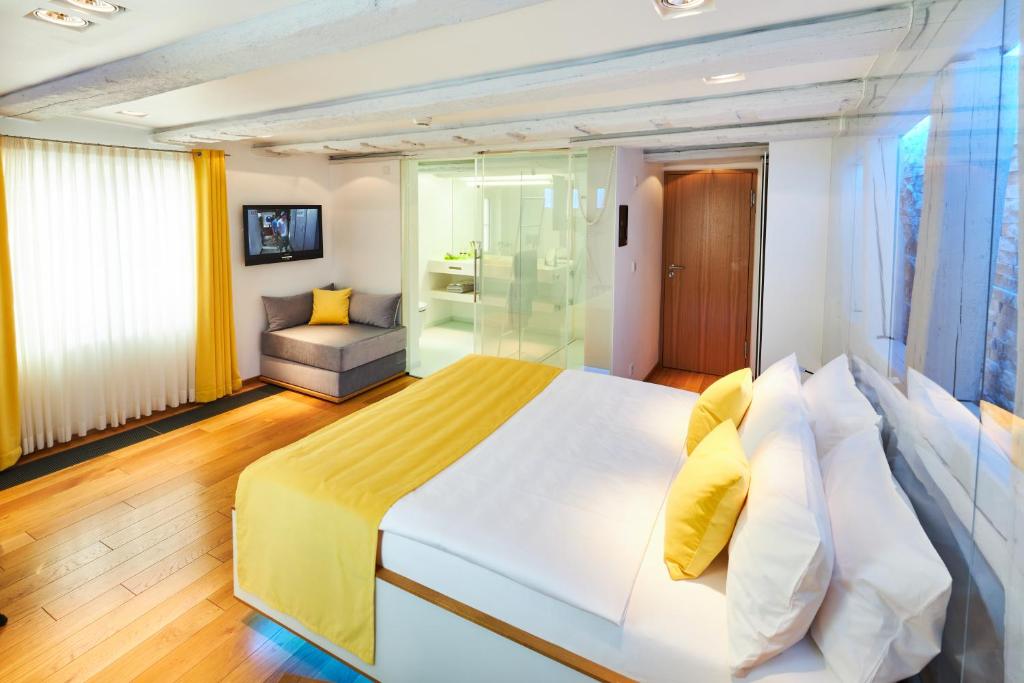 Postel nebo postele na pokoji v ubytování Hotel Max am See