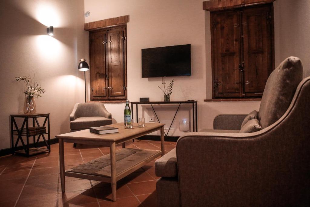 TV a/nebo společenská místnost v ubytování Borgo San Vincenzo