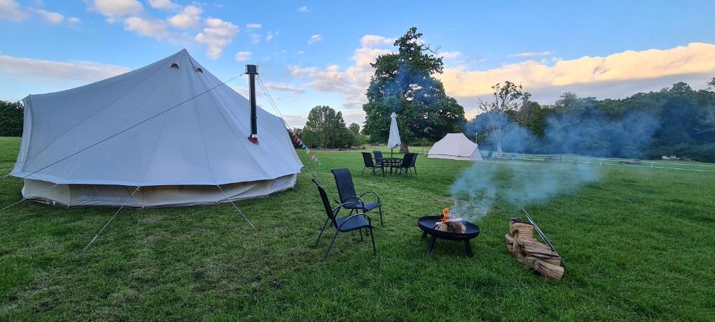 Příroda nedaleko luxury tent