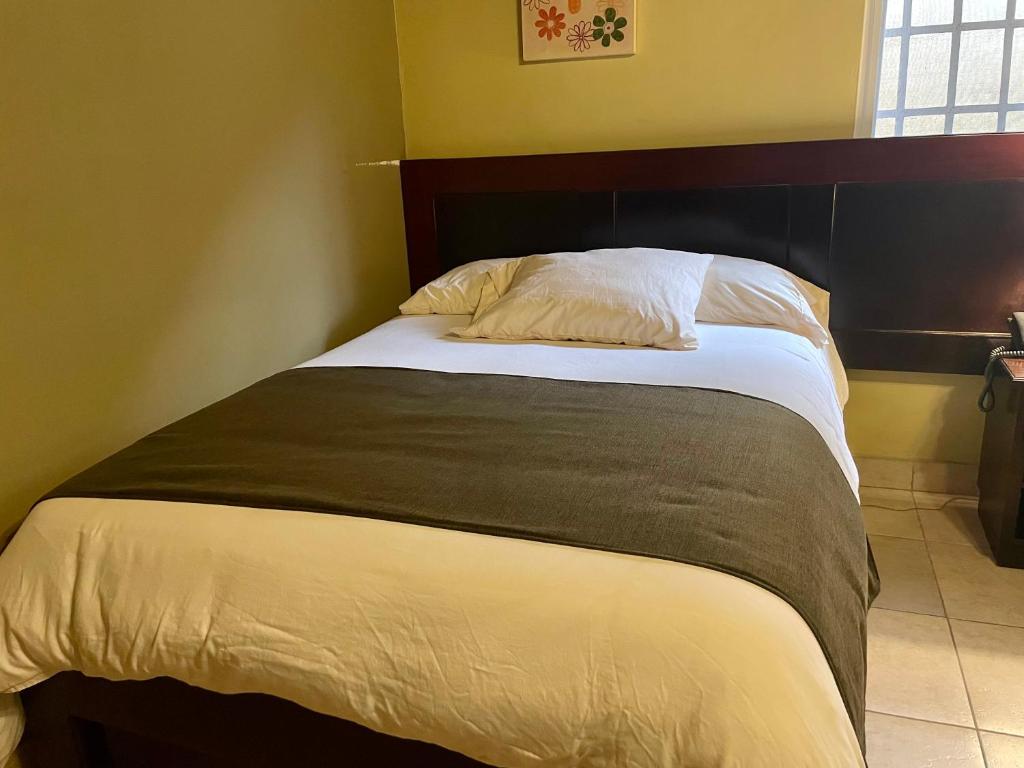 Postel nebo postele na pokoji v ubytování Sofia's B&B Hostal Boutique