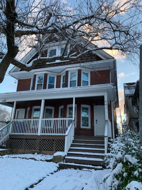 Red Brick Inn Walk to the Falls, the Casino and all Downtown