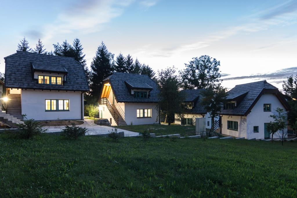 a group of houses in a yard at Retro Village Ravne in Visoko