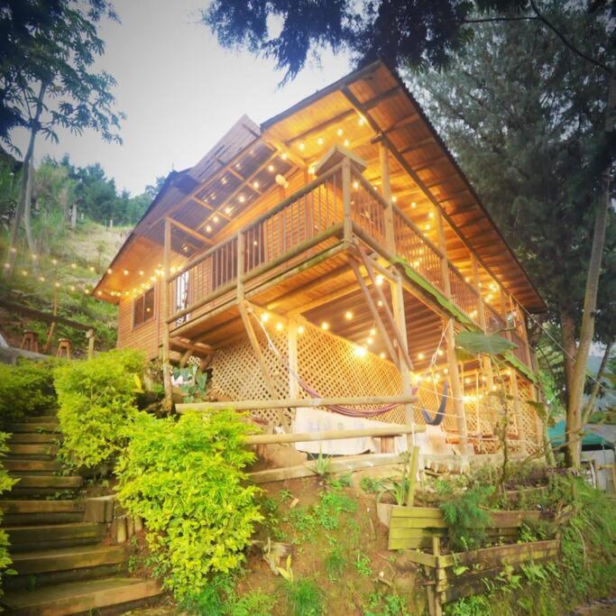 Chalet de campo, vía Santa Elena vista a Medellin (コロンビア メデジン)