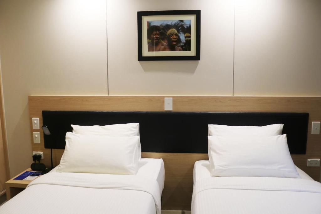 Postel nebo postele na pokoji v ubytování Cassowary Hotel