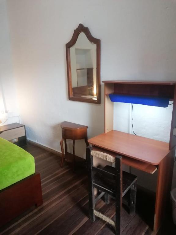 Postel nebo postele na pokoji v ubytování Hostal Gastro Bar Casa Colibrí