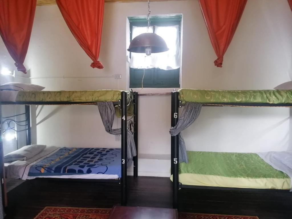 Postel nebo postele na pokoji v ubytování Hostal Gastro Bar Casa Colibrí