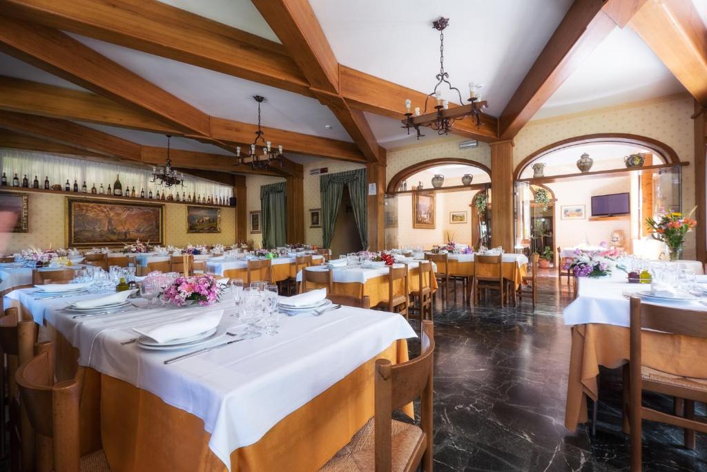 Restaurace v ubytování Hotel La Rosa