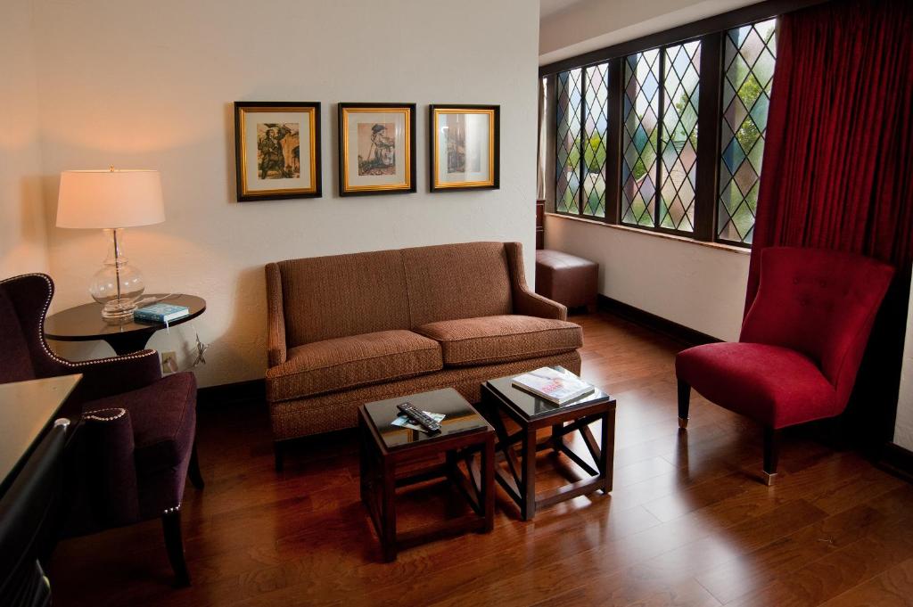 The Cheshire - Rey Suite