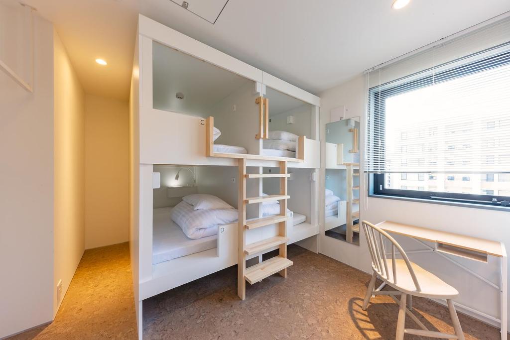 Postel nebo postele na pokoji v ubytování plat hostel keikyu sapporo ichiba