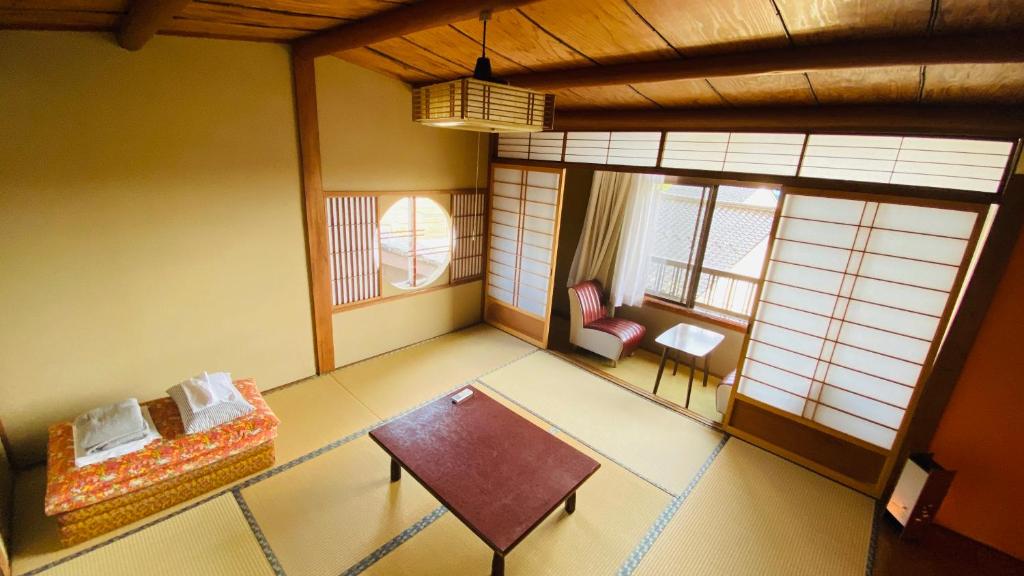 Posezení v ubytování ゲストハウス　華屋 (guest house HANAYA）