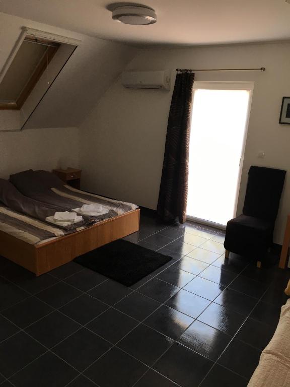 Postel nebo postele na pokoji v ubytování Bor-Vendégház