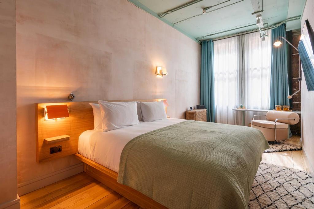 
The Signature Double
